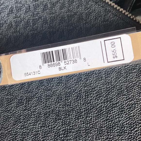 New Michael Kors cross body bag. L 8” W 1” H 5 1/4 - Picture 4 of 4